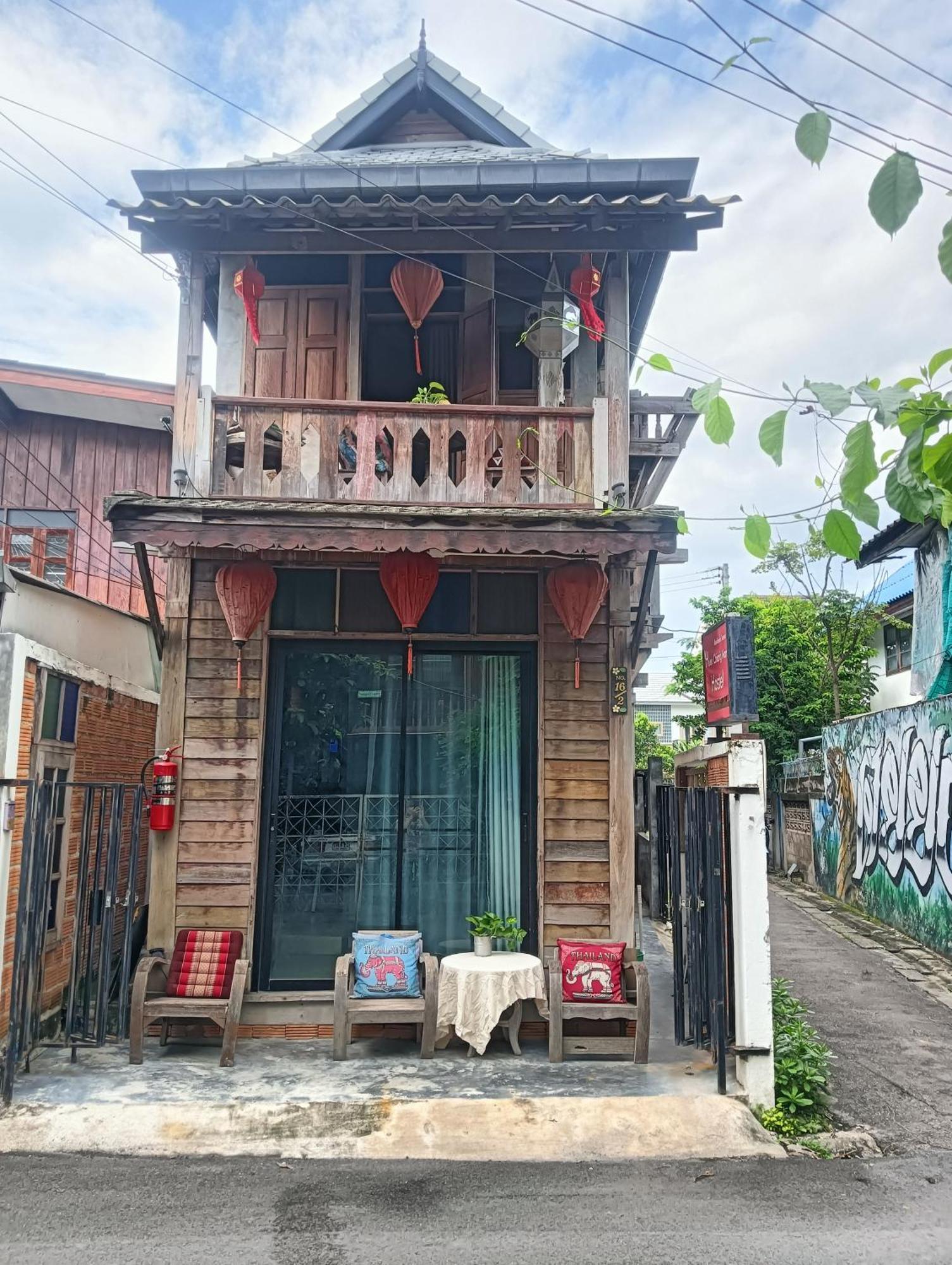 Huen Chiang Man Hostel Chiang Mai Buitenkant foto