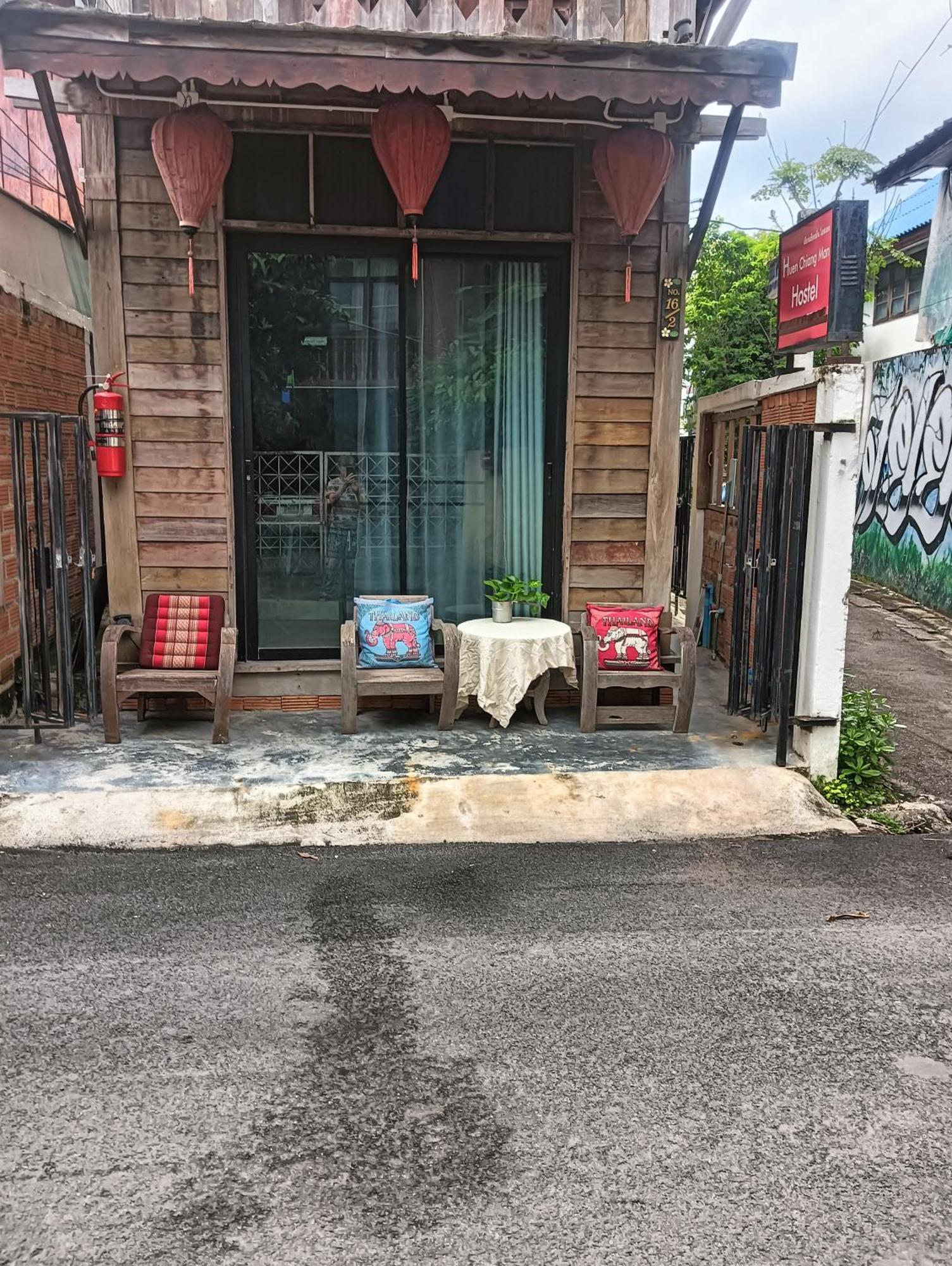 Huen Chiang Man Hostel Chiang Mai Buitenkant foto